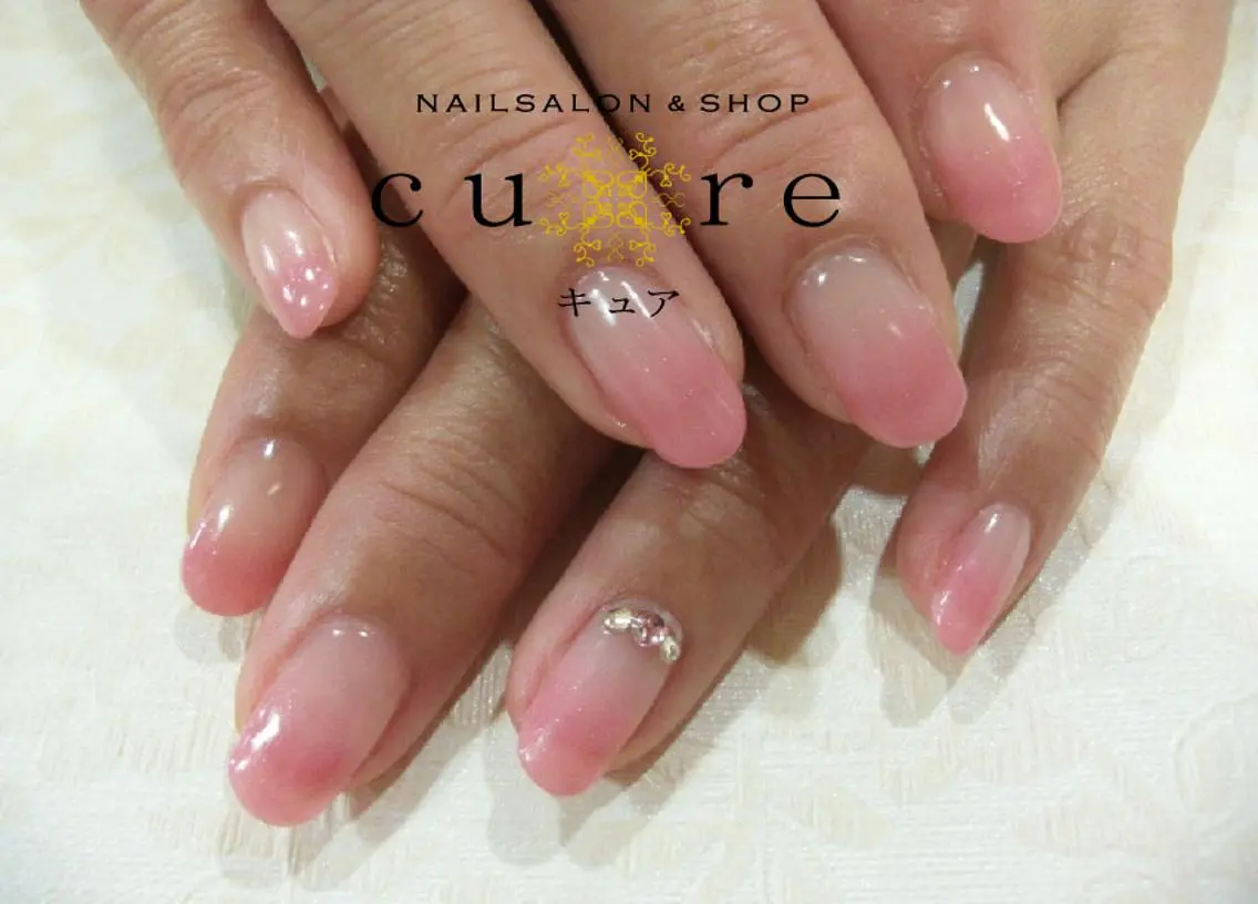 ミディアム ネイル グラデーション シンプルネイル ネイルサロン Cureのネイルデザイン