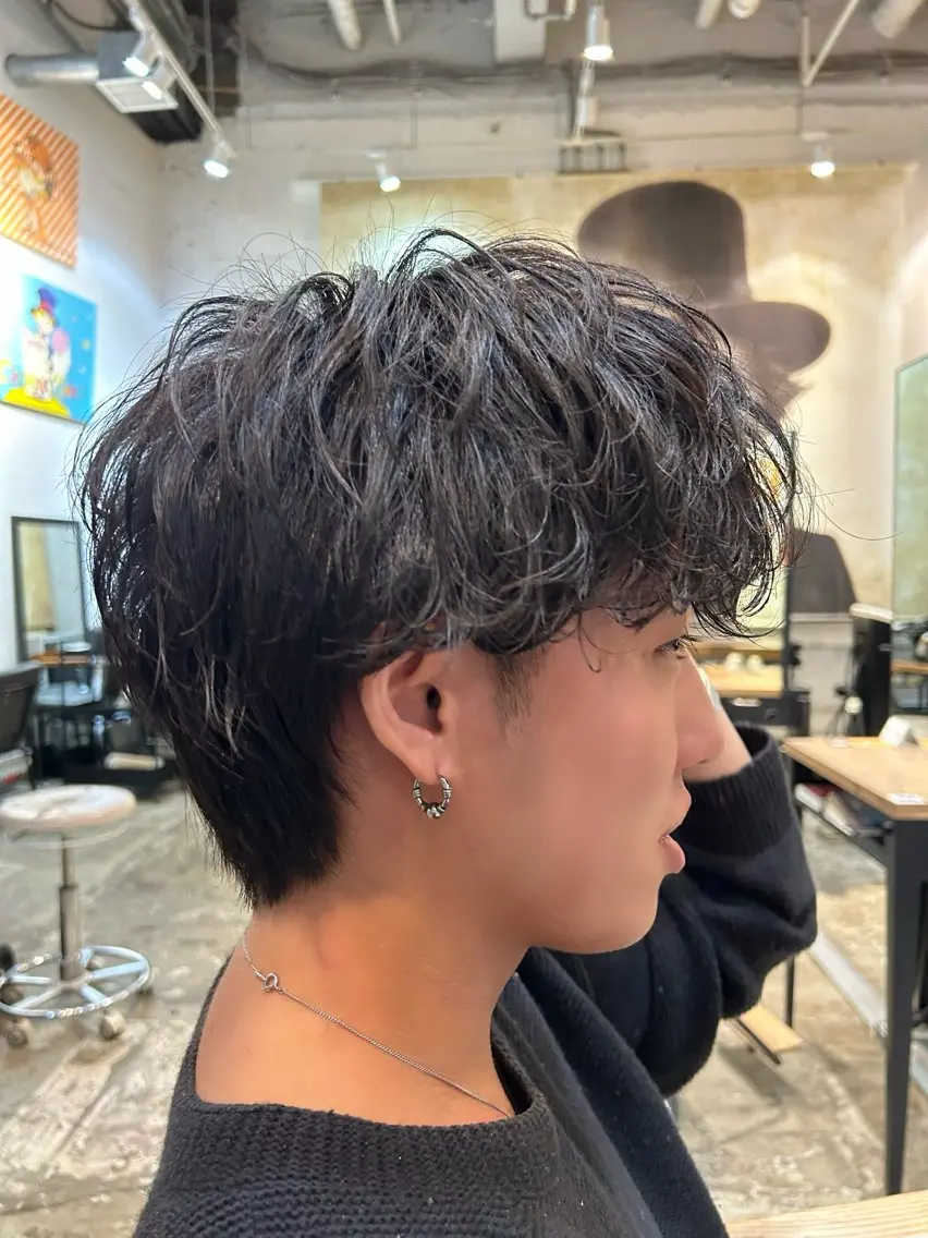 パーマ シイキ ユウトのヘアスタイル