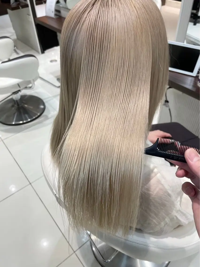 ブリーチ+艶カラー+1stepトリートメントの写真