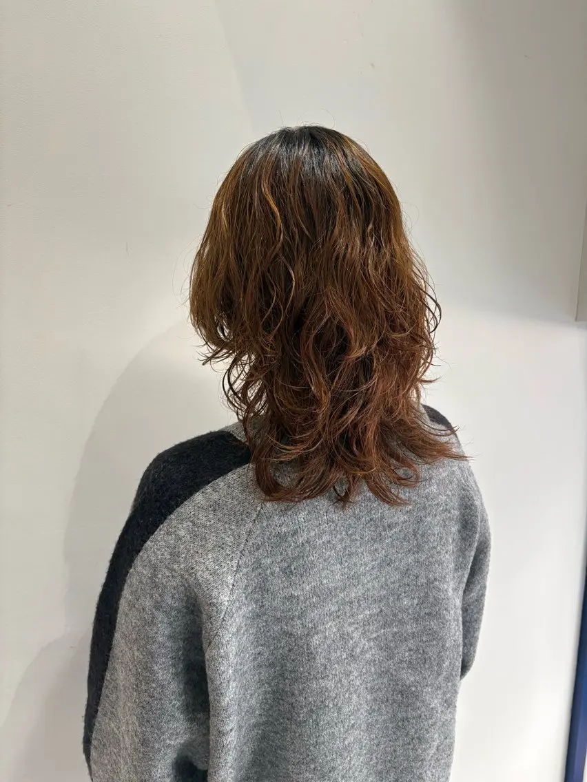 ミディアム ミディアムパーマ カット パーマ 佐々木 芽衣のヘアスタイル