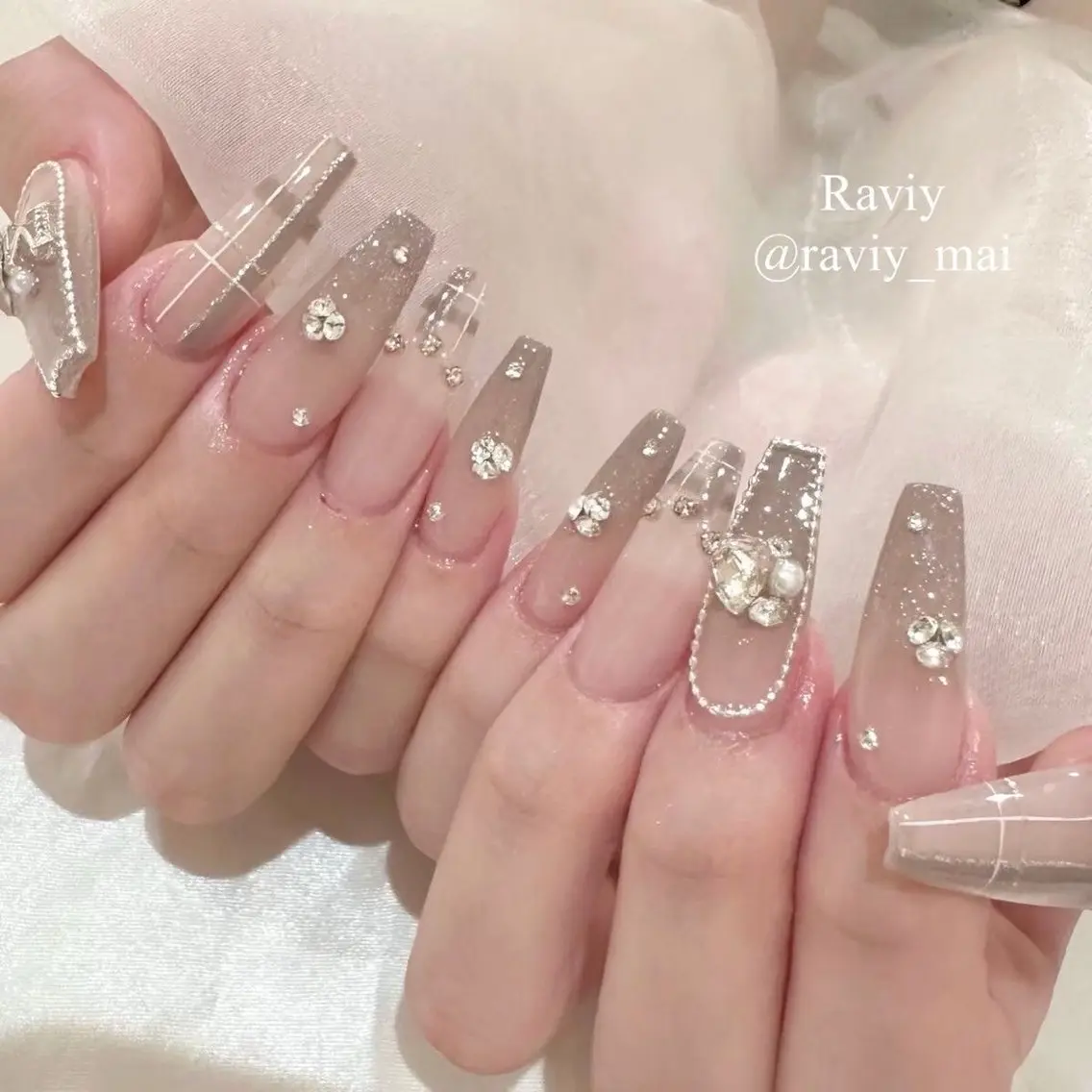ネイル グラデーション ラメ(グリッター) マグネットネイル ミラーネイル ニュアンスネイル ハンドネイル Lumi de nailsのネイルデザイン