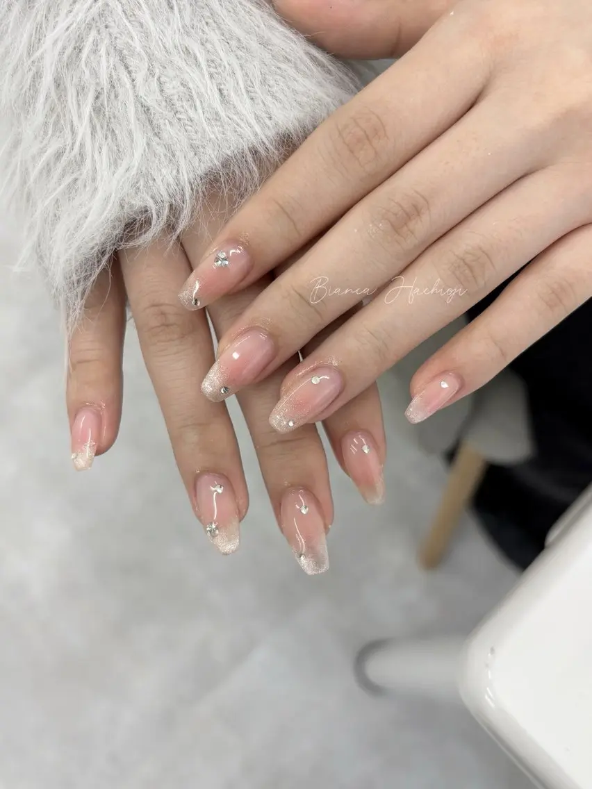 ネイル ハンドネイル Bianca🩶 SHIONOのネイルデザイン