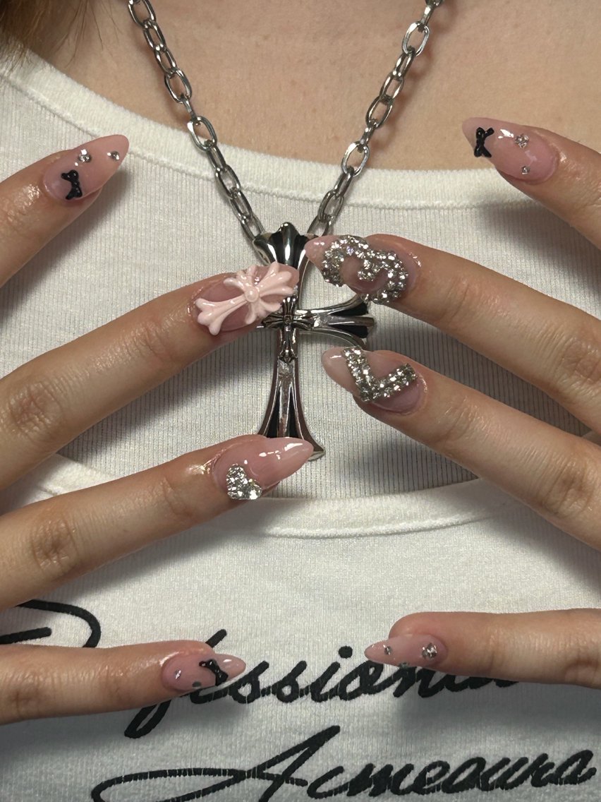 ネイル Nanami ︴ 個性派nailのネイルデザイン