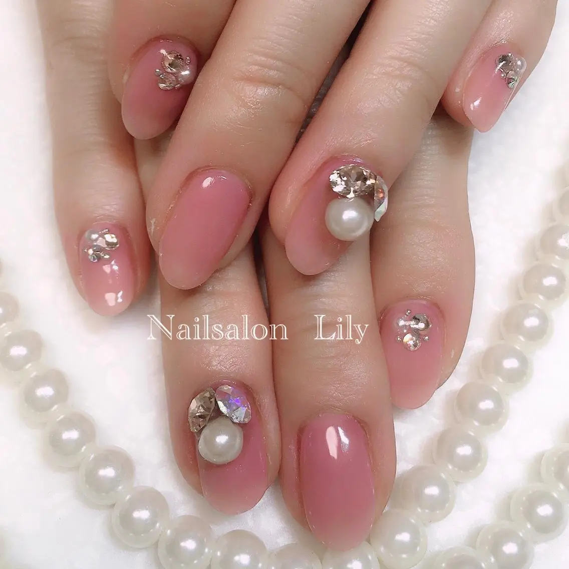 ネイル キラキラネイル ストーンネイル Lily*nail 🌻Mii🌻のネイルデザイン