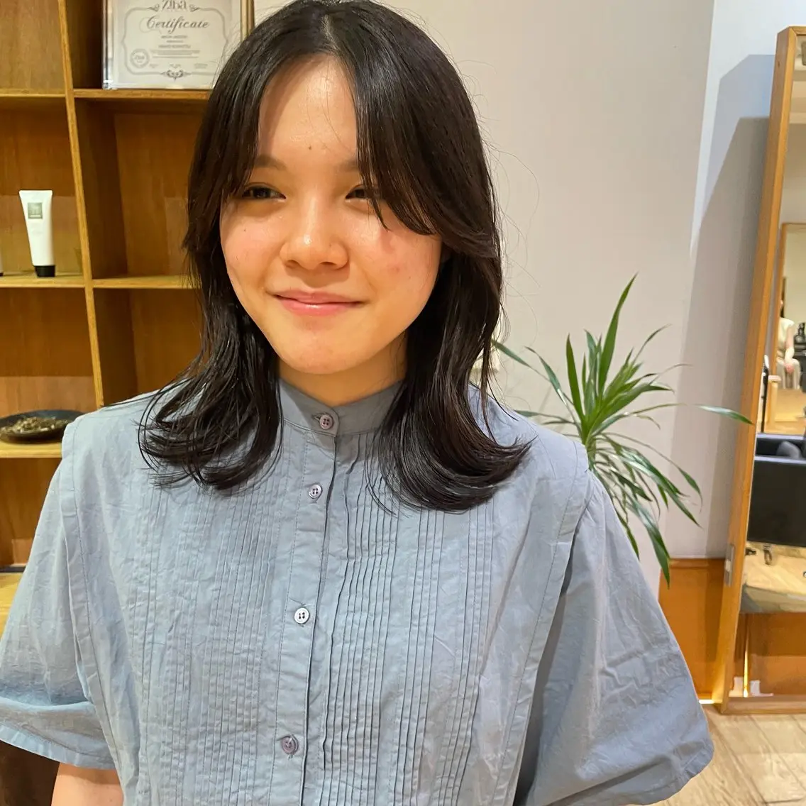 ミディアム カット 大橋 芽衣のヘアスタイル