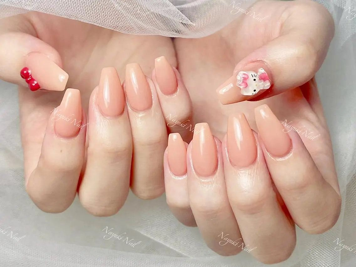 ネイル 🦋 Queenieのネイルデザイン