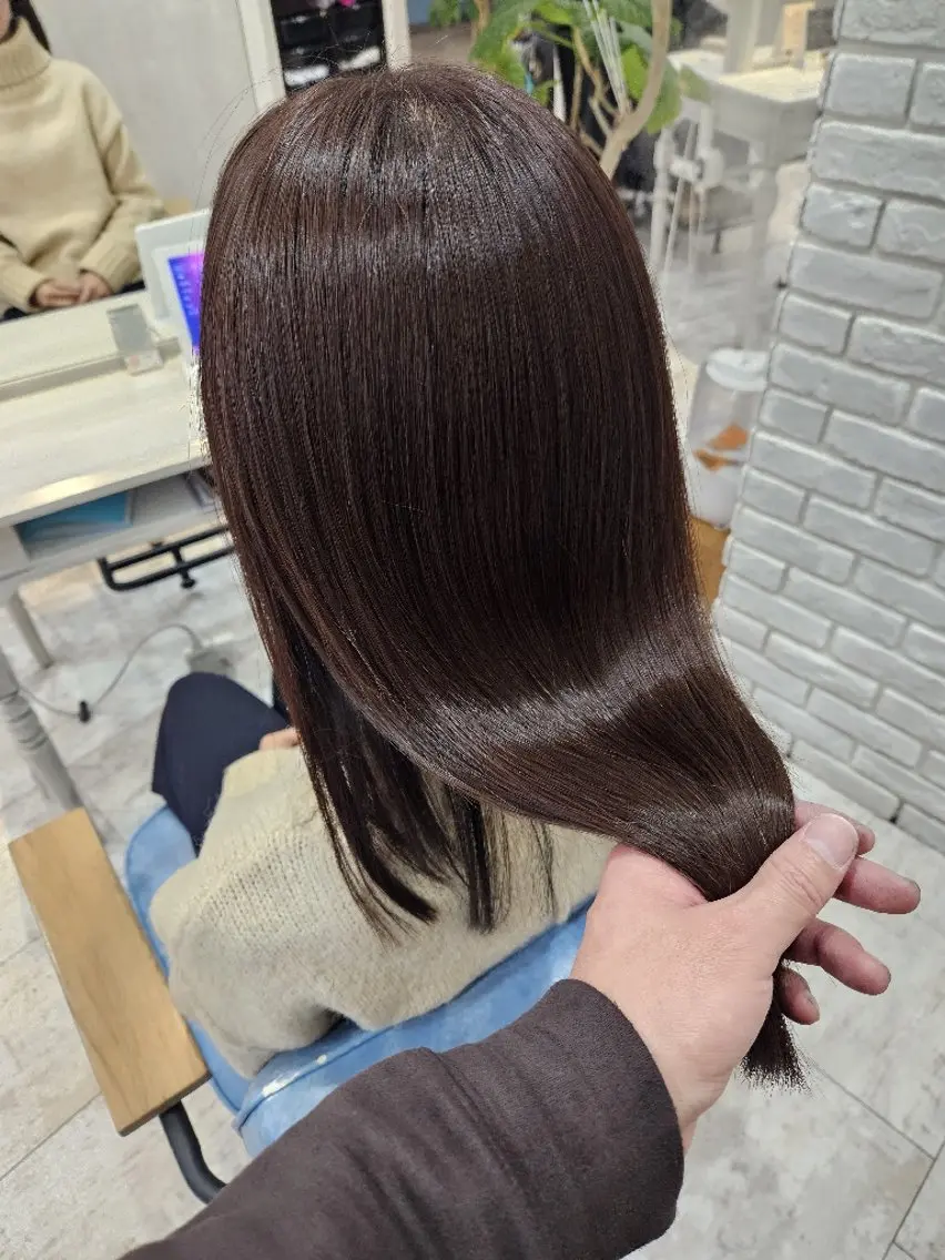 セミロング カラー 顔周りカット 髪質改善 レイヤーカット トリートメント カット ヘアカラー トリートメント レイヤー×艶髪特化 代表　西村功平のヘアスタイル