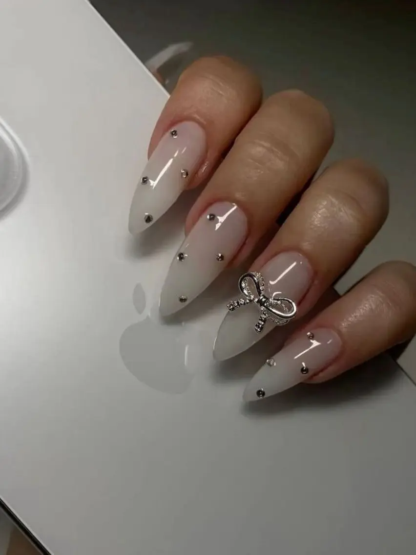 ネイル フレンチネイル キラキラネイル 韓国ネイル シンプルネイル ワンホンネイル ハンドネイル MEI Nailのネイルデザイン