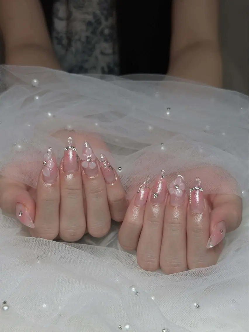 ネイル チークネイル ドット フレンチネイル グラデーション ハート ハンドネイル Julli NailStudioのネイルデザイン