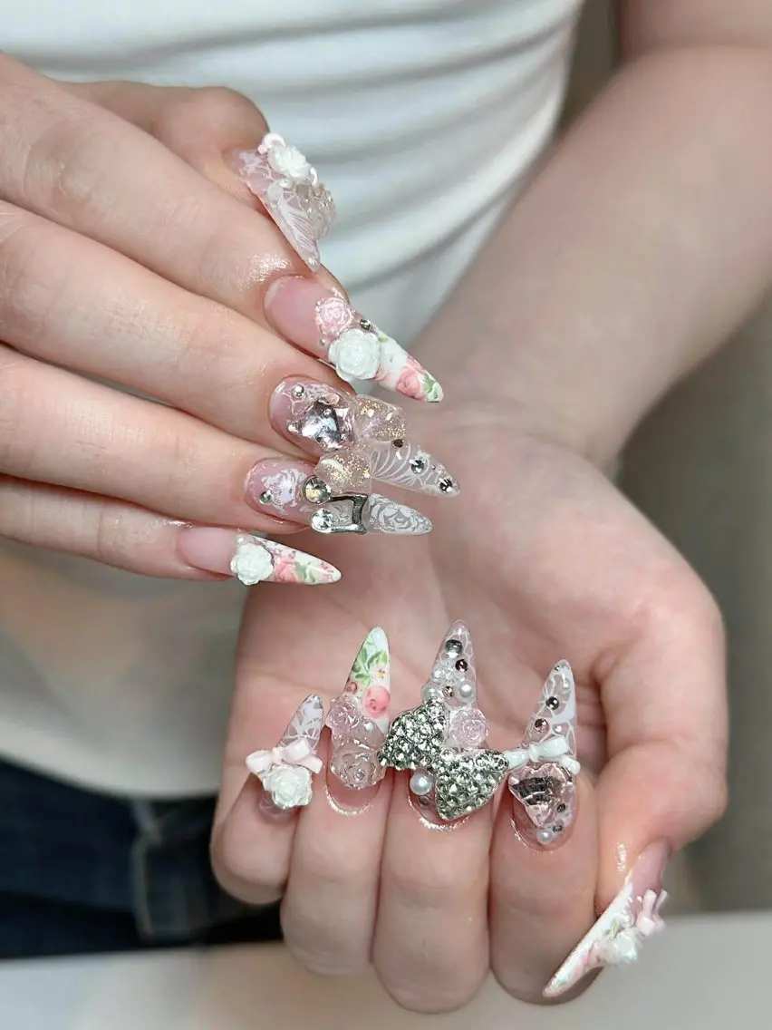 ネイル チークネイル ドット フレンチネイル グラデーション ハート ハンドネイル ハンドケア Eli Muse 新宿ネイルのネイルデザイン