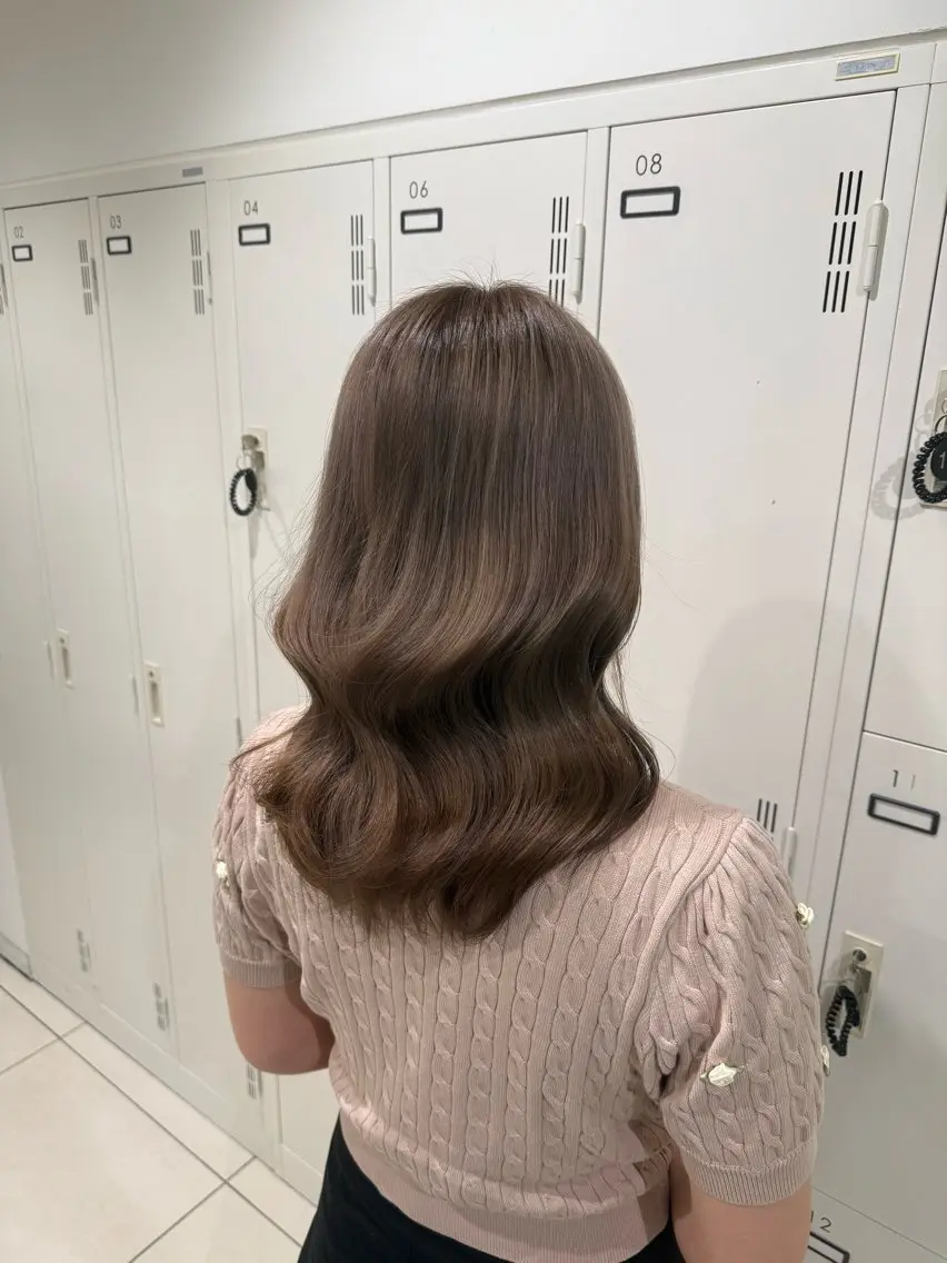 セミロング カラー ヘアカラー 透明感ハイトーン 🪽☾mizukiのヘアスタイル