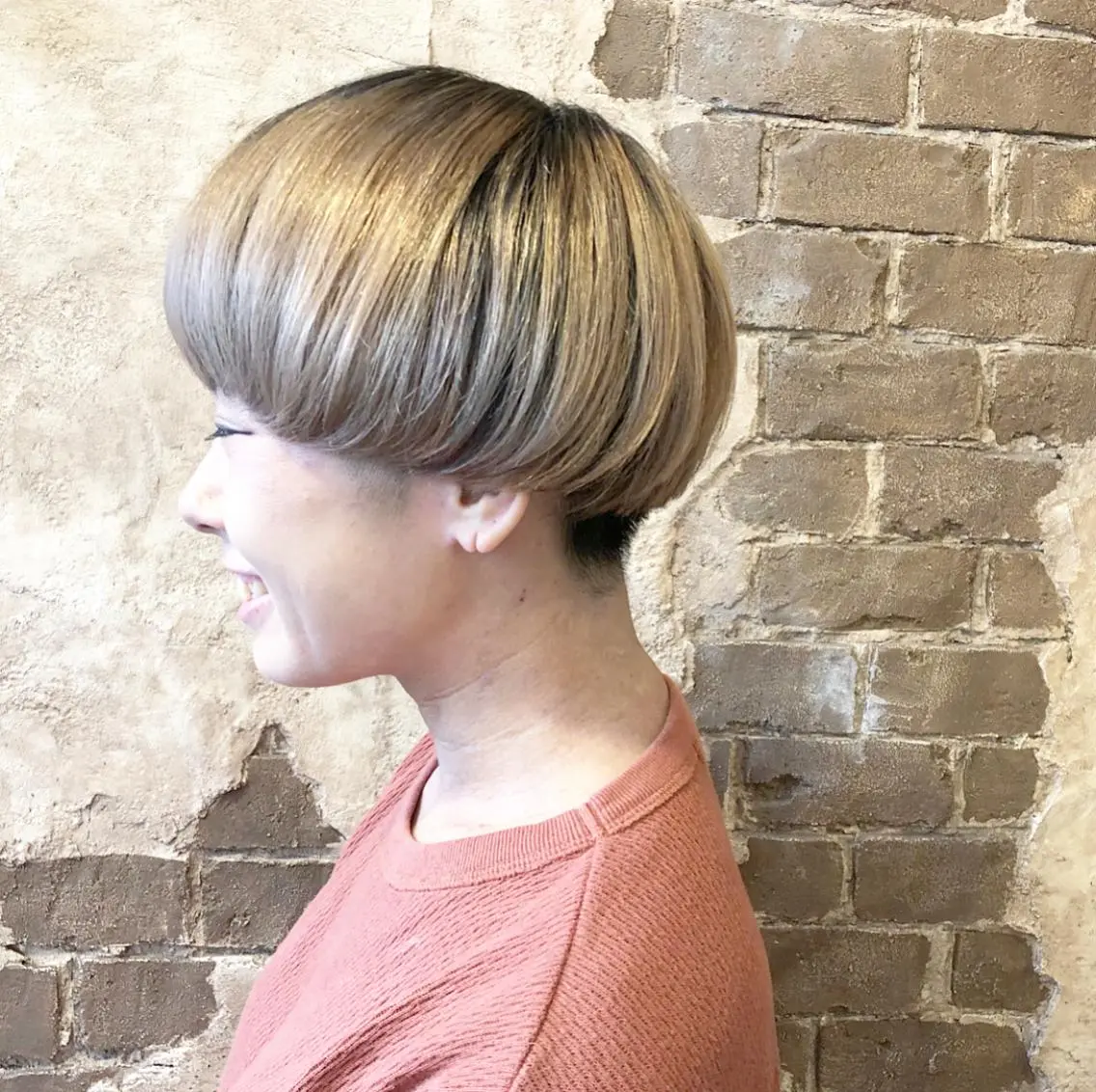 ショート カラー ブリーチ、パーマ 西部笑のヘアスタイル