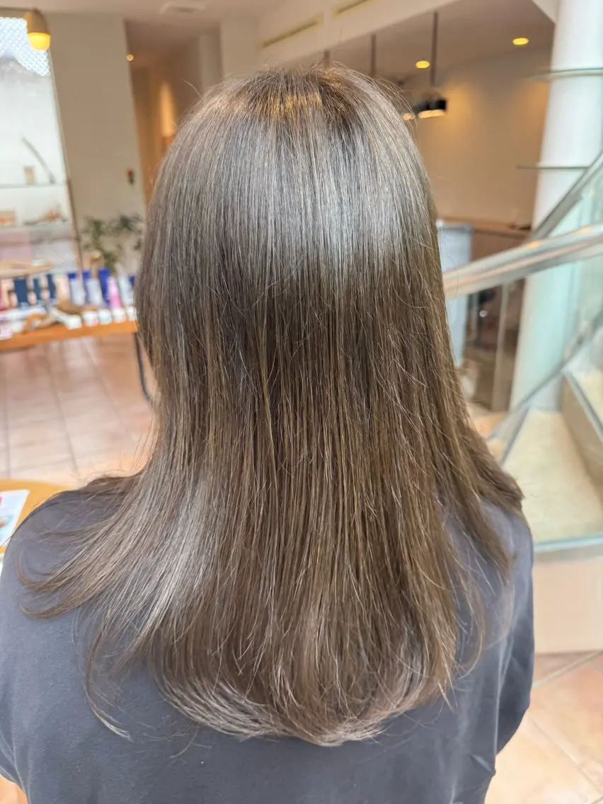 カラー 松山 智英のヘアスタイル