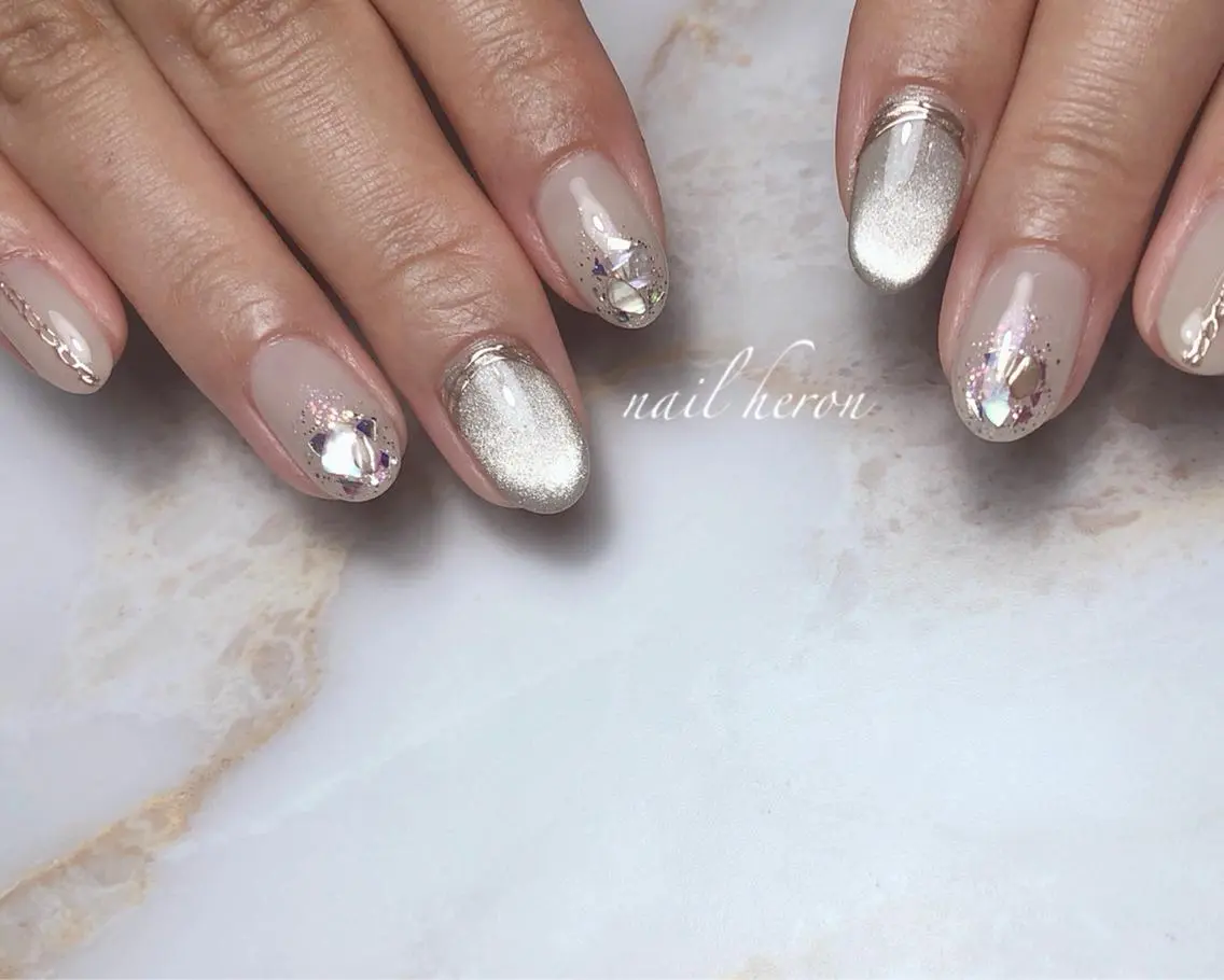 ネイル ホワイト ハンドネイル saki_ nail heronのネイルデザイン