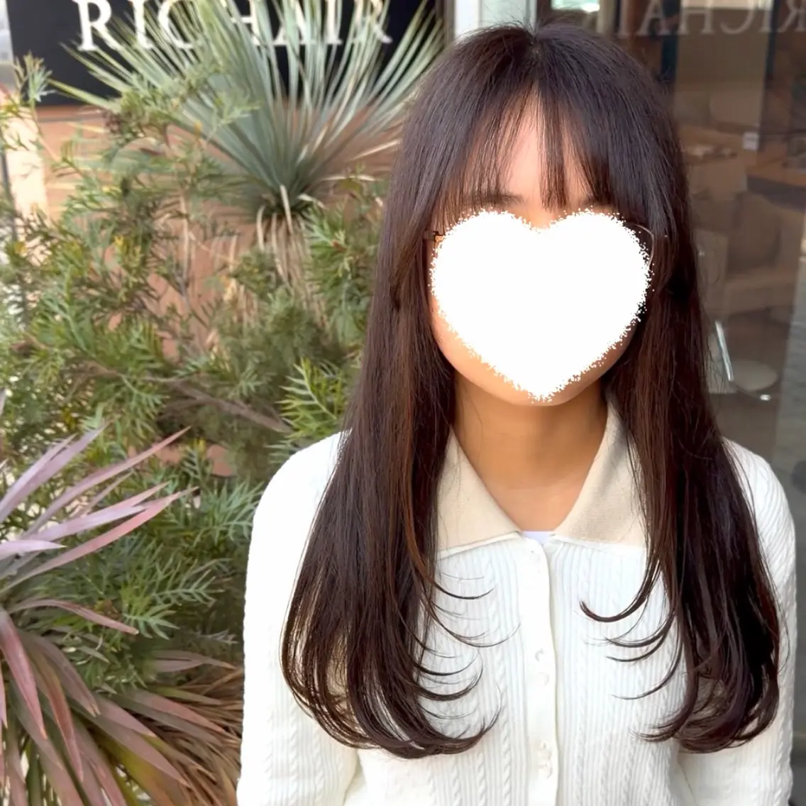 セミロング 顔まわりレイヤー 顔周りカット ハッシュカット レイヤーカット 久貝 帆風のヘアスタイル