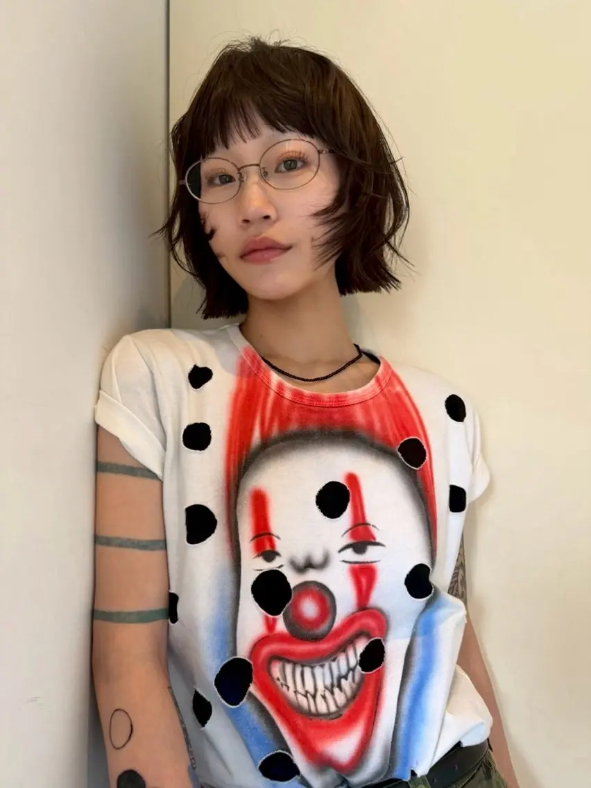 ショート カラー ブリーチ ダブルカラー ブリーチなしカラー レッドカラー ボブ カット ヘアカラー トリートメント MIU/ルーツカラー 顔まわりレイヤーのヘアスタイル