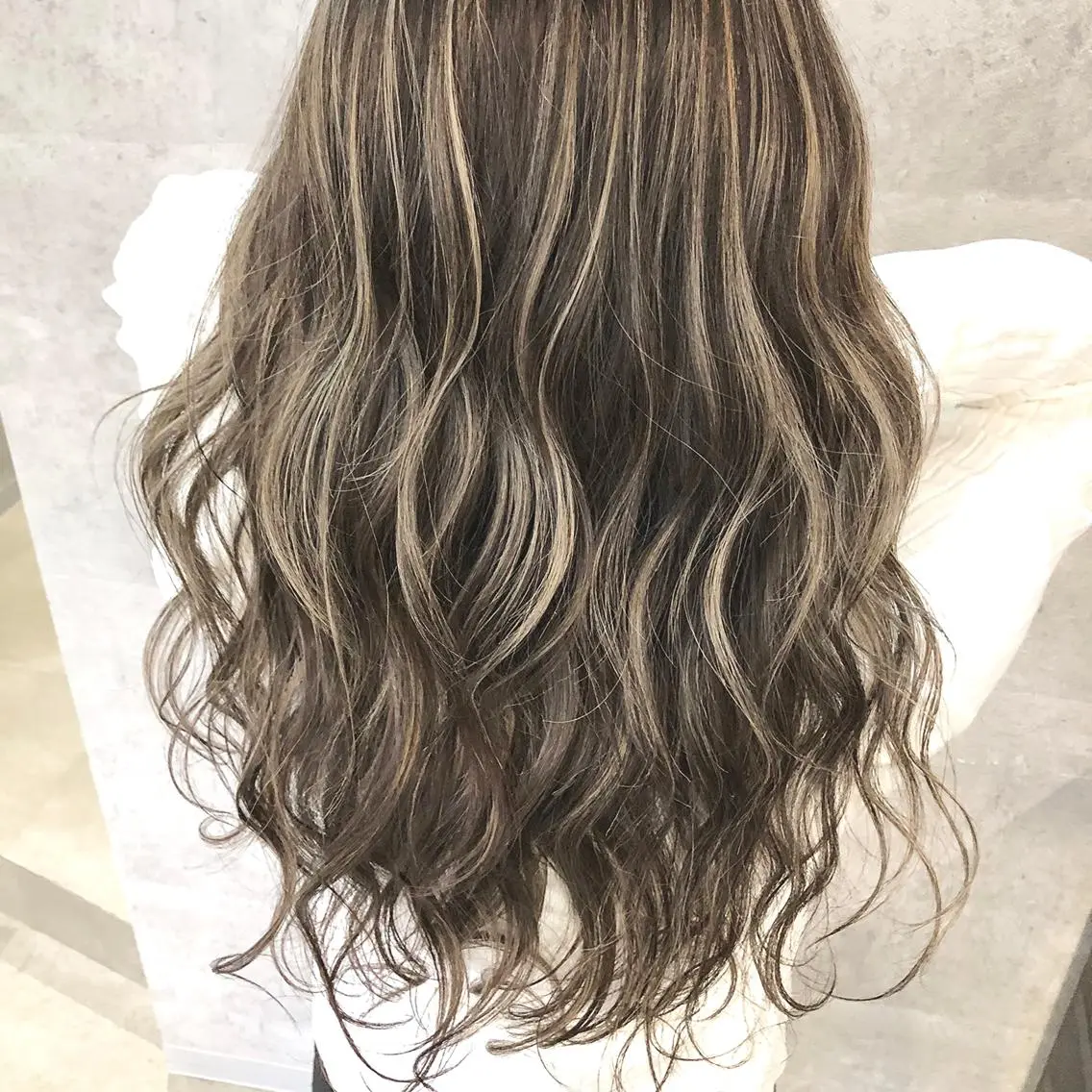 ロング カラー ハイライトカラー ハイライト ✨MiL✨ ✨心斎橋✨のヘアスタイル