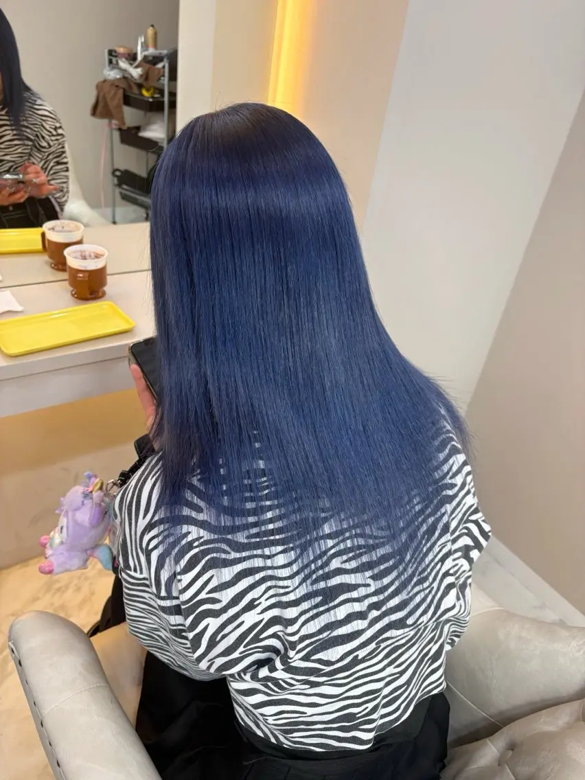 セミロング カラー ブリーチ ブルーカラー ケアブリーチ ハイトーンカラー 髪質改善 ヘアカラー 🫧富田 苑実🫧のヘアスタイル