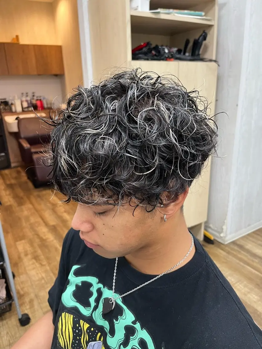 メンズ メンズメッシュ スペインカール 渡邉 三香子のヘアスタイル