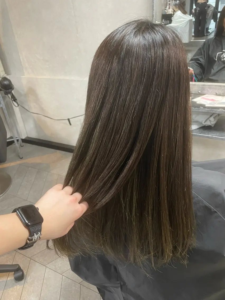 ロング ハイライト est MIRAIのヘアスタイル
