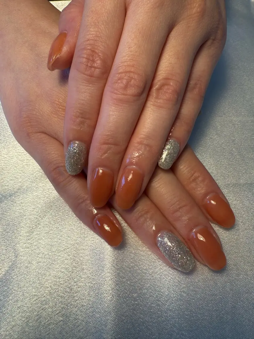 ネイル キラキラネイル ラメ(グリッター) オレンジ シルバー 夏ネイル nail salon Estelleのネイルデザイン
