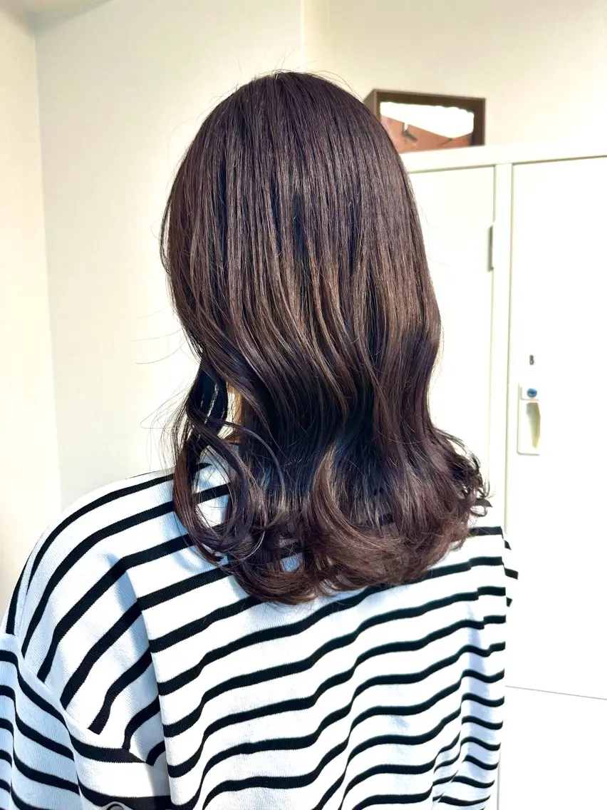 ミディアム カラー ブリーチ ケアブリーチ カシス 透明感カラー グレージュ いけだ ひかり ハイライトくびれヘアのヘアスタイル