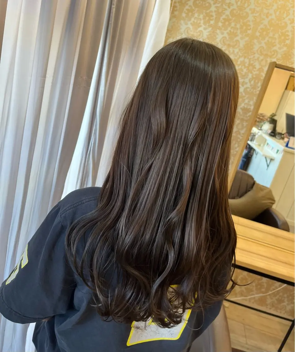 ロング カラー アッシュ ベージュカラー 金城 麗華のヘアスタイル
