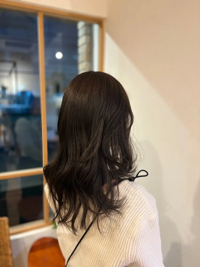 セミロング カラー グレージュ オリーブグレージュ オリーブグレー 木田 絢子のヘアスタイル