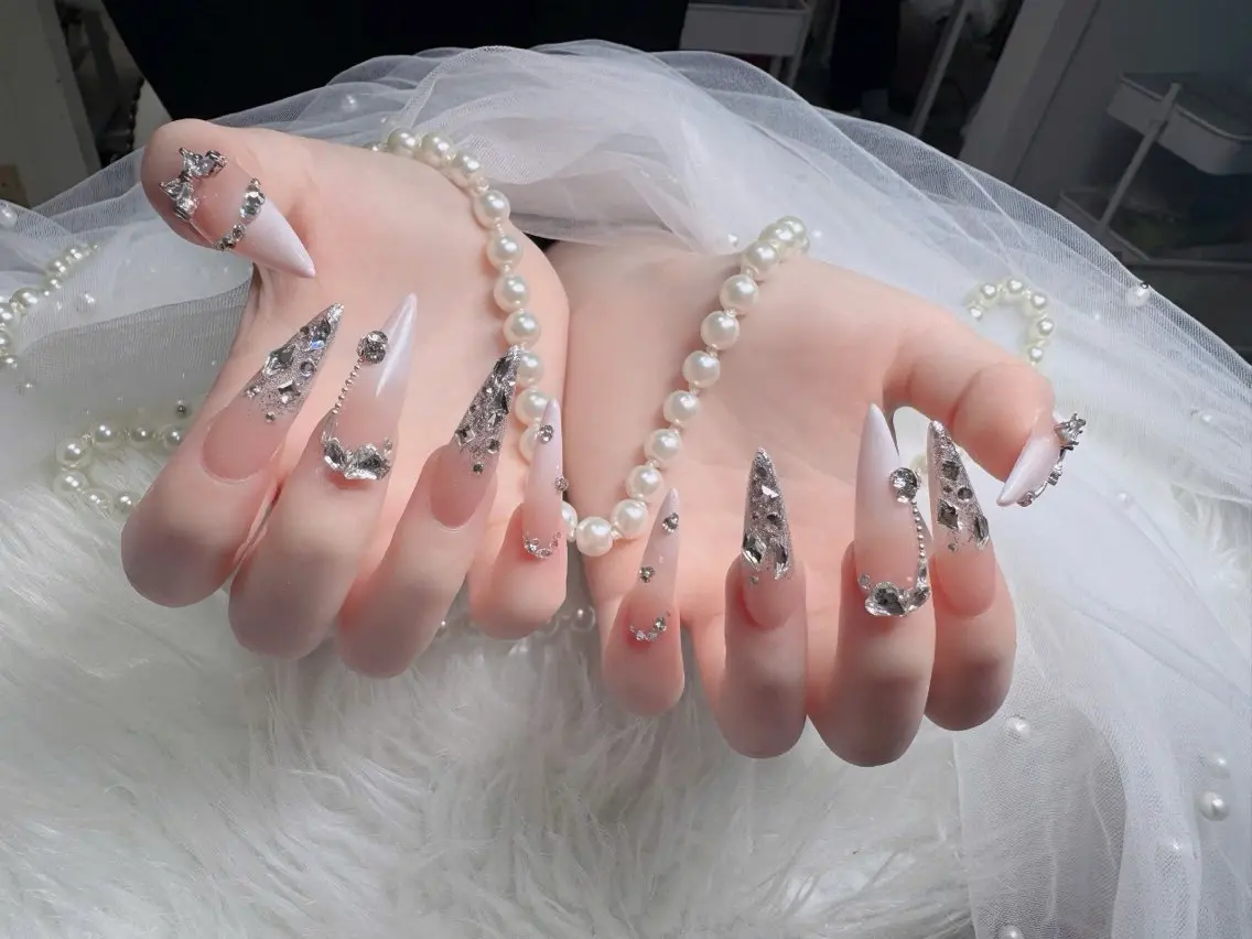 ネイル フレンチネイル ジェルネイル ガラスフレンチ ハロウィン ハート ハンドネイル H.baby Nail Salonのネイルデザイン