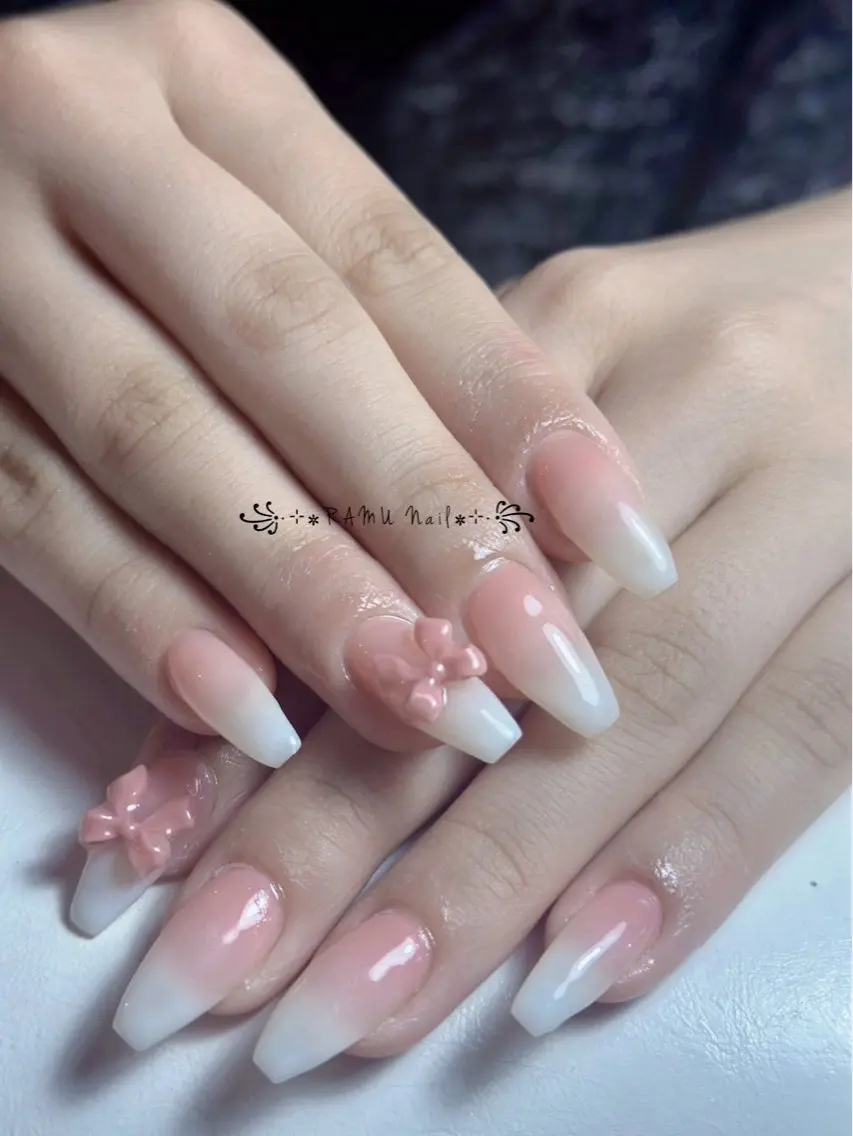 ネイル キラキラネイル マグネットネイル ミラーネイル ピンク リボン ハンドネイル RAMU Nail 恵比寿店のネイルデザイン
