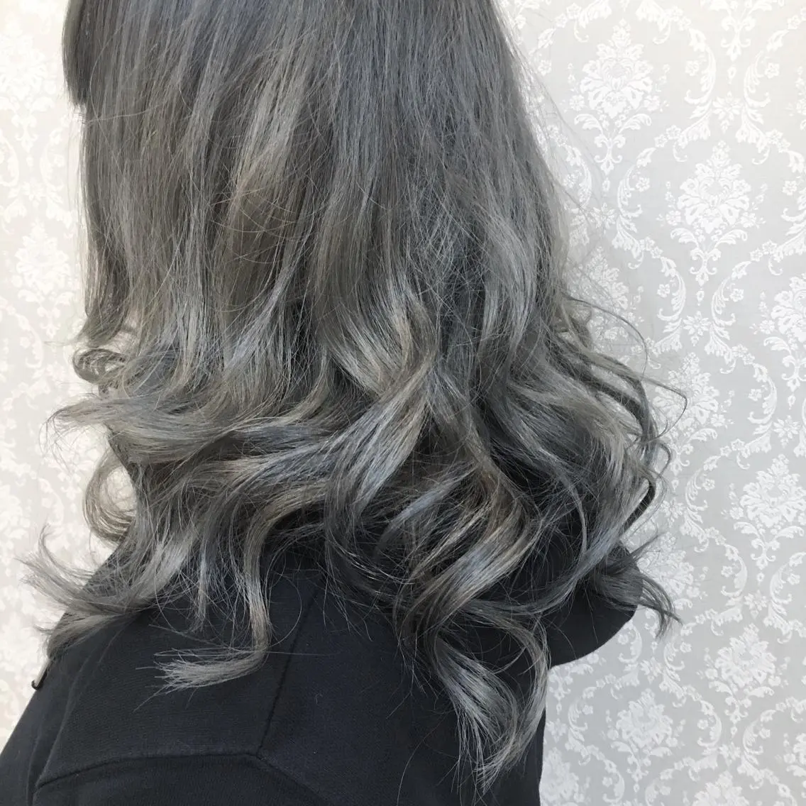 カラー ハイトーンカラー ササキ トモシのヘアスタイル