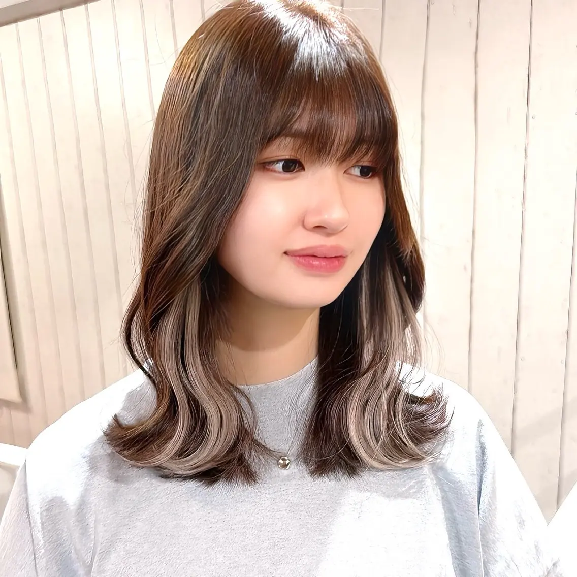 ミディアム カラー シルバー エクステ トリートメント カット ヘアカラー エクステ 癖毛救済✂️ボブ /髪質改善ストレートのヘアスタイル