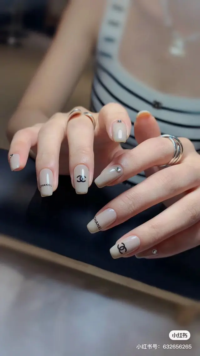 ネイル 💫🌸💕リサ nail ⭐️✨のネイルデザイン