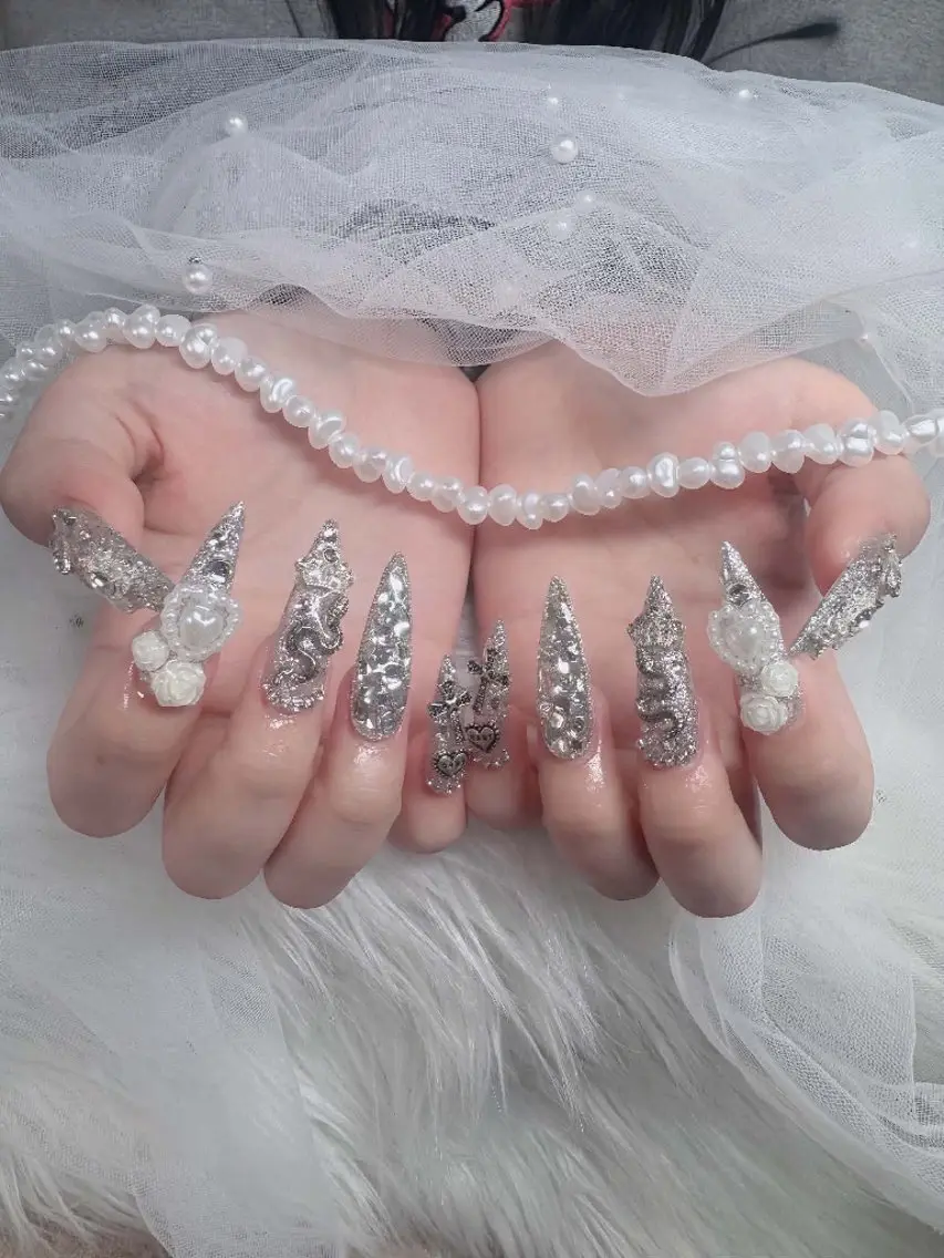 ネイル チークネイル フレンチネイル キラキラネイル 韓国ネイル マグネットネイル ハンドネイル Buruberii hbaby nailのネイルデザイン