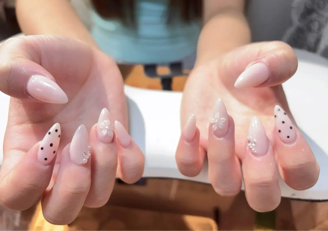 ネイル チークネイル 長さ出し フレンチネイル ガーリー 韓国ネイル ハンドネイル Yumi Nail Seiのネイルデザイン