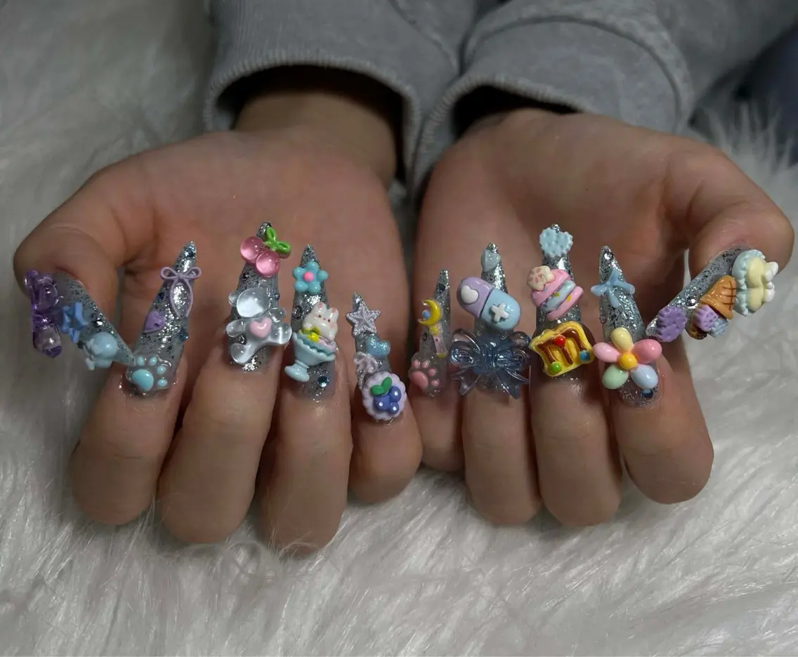ネイル オーロラネイル クリアネイル 成人式 フラッシュネイル ジェルネイル ハンドネイル Amee Nail Salonのネイルデザイン