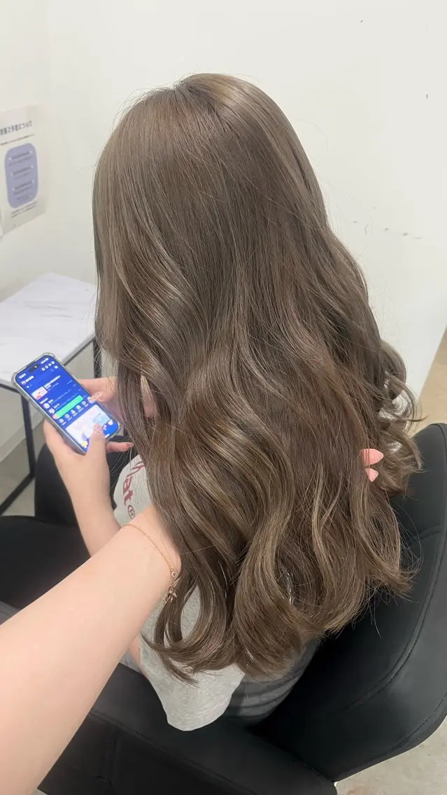 ロング カラー 透明感カラー 結羽愛のヘアスタイル