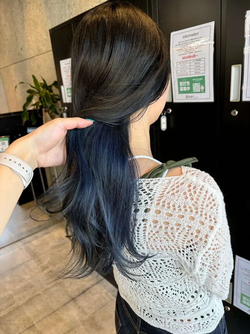 ロング カラー 黒髪 ブルーカラー ブルーブラック インナーカラー 🌷艶感カラー🌷 富施 優花のヘアスタイル