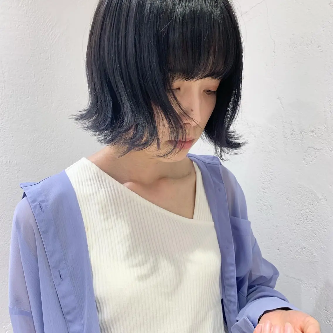 ミディアム カラー ヘアアレンジ アッシュ ブルーカラー ブルーアッシュ 🫧透明感カラー/ ボブ/小笠原汐海🪽のヘアスタイル