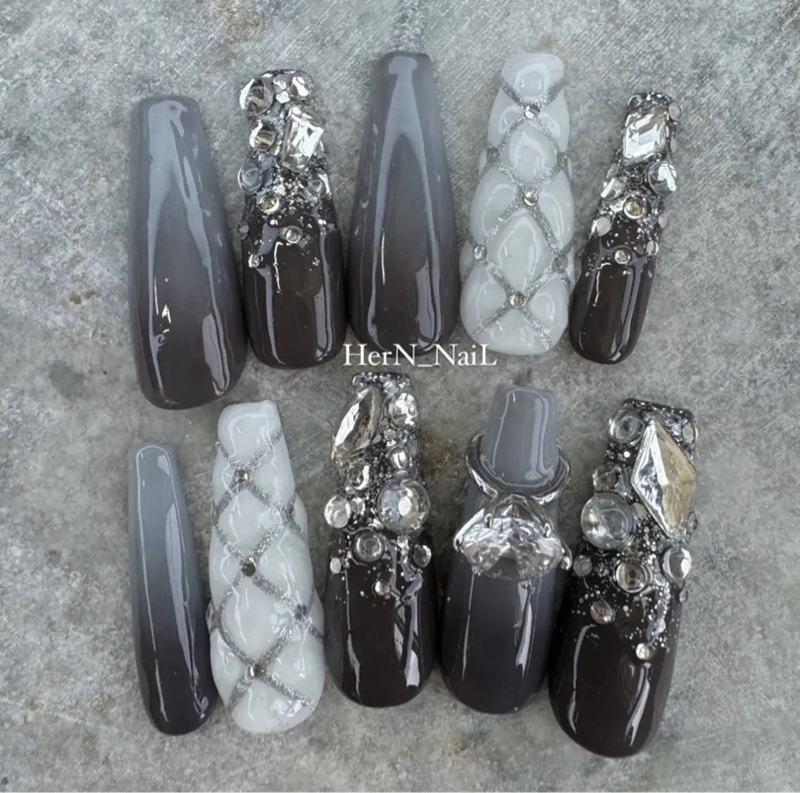 ネイル 長さ出し グラデーション 卒業式 キラキラネイル マグネットネイル Lee Nails チップ長さだし専門店のネイルデザイン