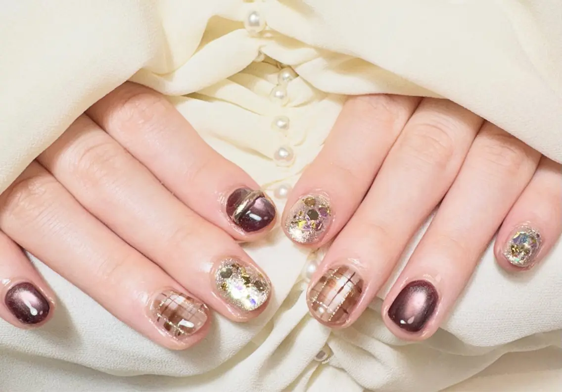 ネイル ブラウン ホログラムネイル マグネットネイル ショートネイル ハンドネイル ✨韓国✨nail salonLumieのネイルデザイン