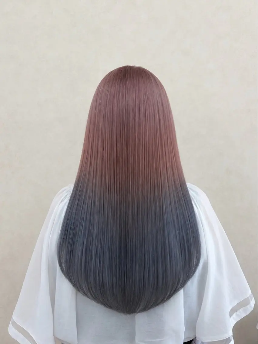 ロング カラー ブルーカラー グラデーションカラー ピンクカラー 倉澤 愛理のヘアスタイル