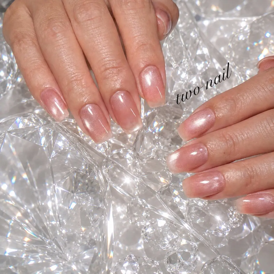 ネイル キラキラネイル マグネットネイル ネイルチップ ホワイト ハンドネイル two nailのネイルデザイン