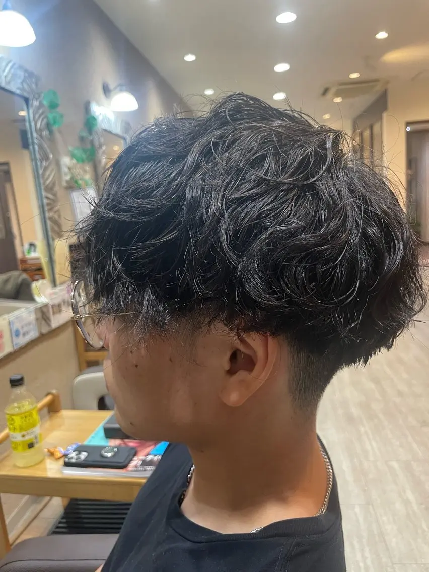 パーマ メンズ スペインカール カット パーマ トリートメント 勘場 万菜華のヘアスタイル