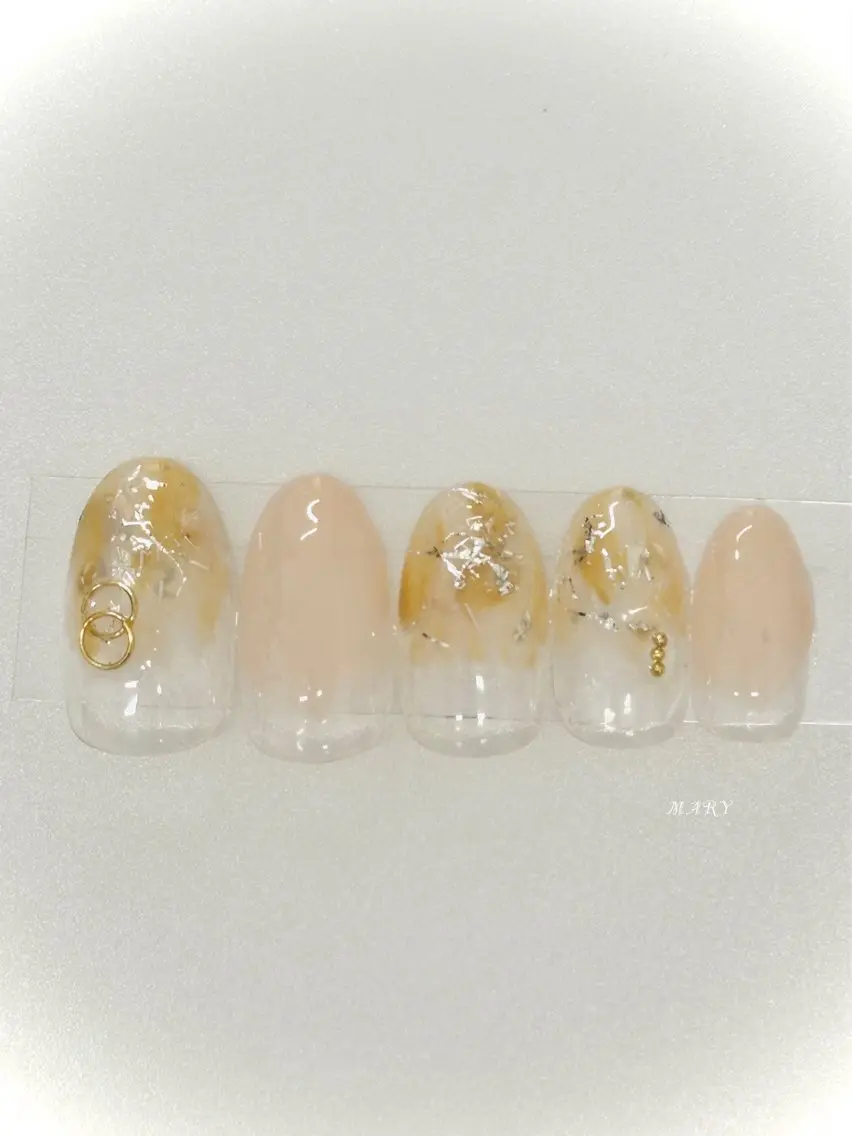 ネイル ゴールド グラデーション キラキラネイル ニュアンスネイル ハンドネイル Mary nail .narumiのネイルデザイン