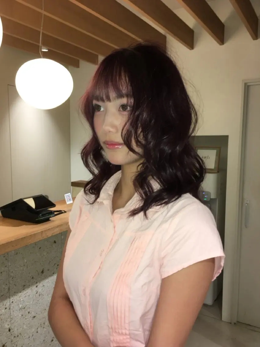 セミロング ナイトウ コトのヘアスタイル