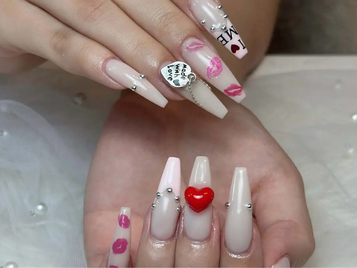 ネイル チークネイル ドット フレンチネイル グラデーション ハート Eli Muse 新宿ネイルのネイルデザイン