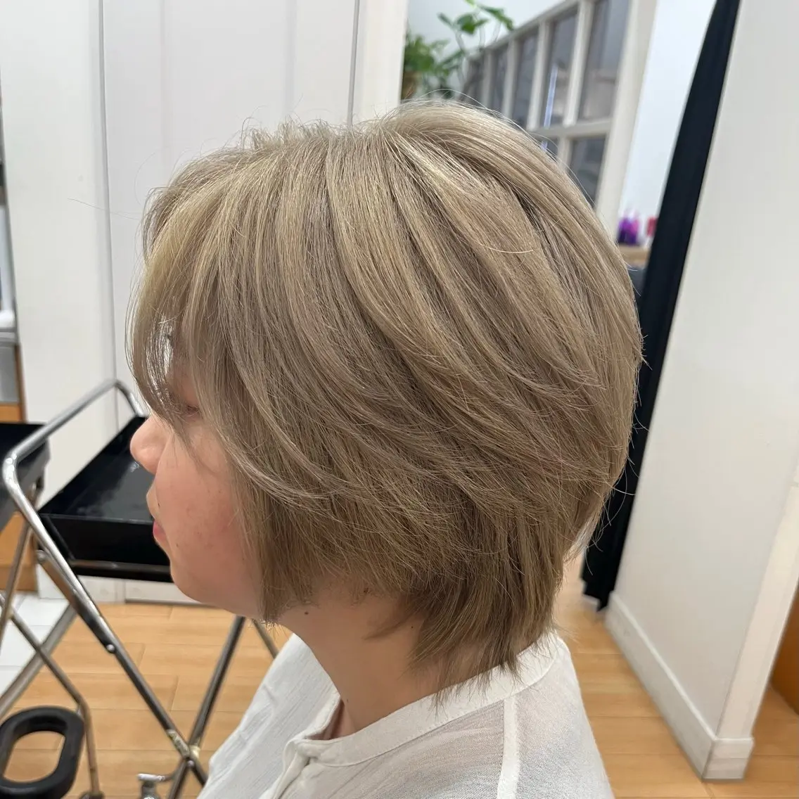 カラー ブリーチ ケアブリーチ 丸内 麻奈のヘアスタイル
