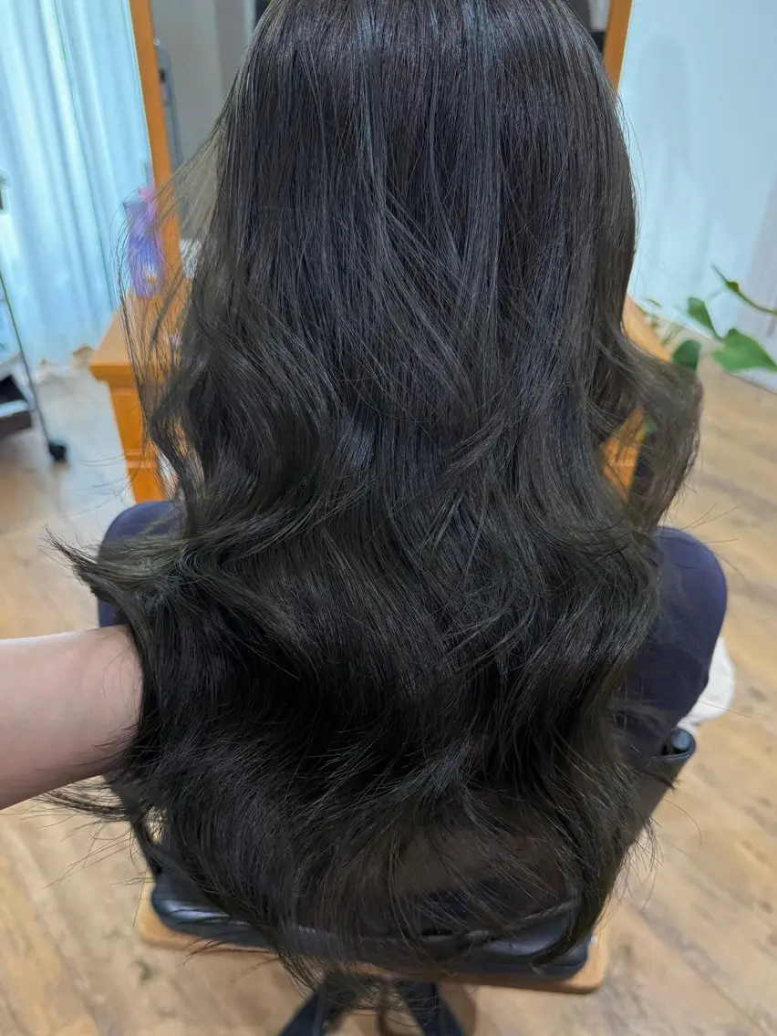 ロング カラー ブリーチ グレージュ ブリーチなしカラー オリーブグレージュ オリーブグレー ✨艶髪✨ 奈須晴香のヘアスタイル