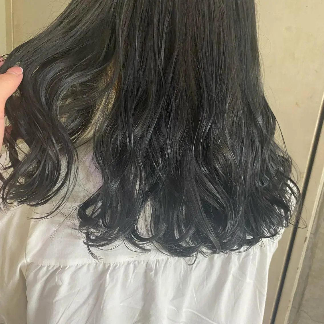 ミディアム カラー グレージュ 清村 和音のヘアスタイル